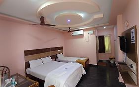 Sri Murugan Beach Paradise Hotel